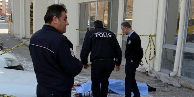 Sağlık memuru 4'üncü kattan atlayıp intihar etti