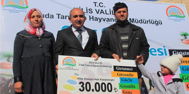 18 kadın çiftçiye 40'ar küçükbaş hayvan hibe edildi