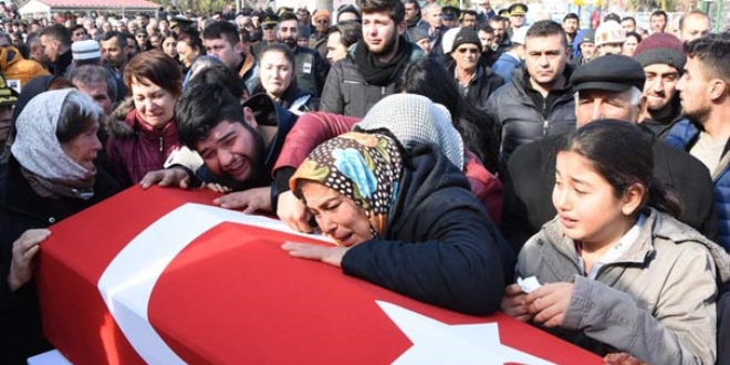 Şehidin ardından,oğlunu terk eden öz anne ile üvey anne karşı karşıya
