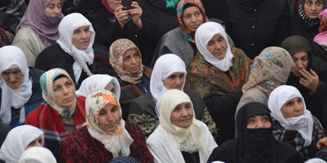 Hayırsever işadamı ev hanımlarını umreye gönderdi