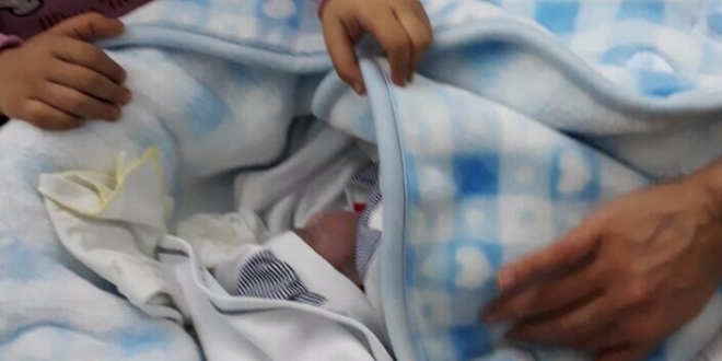 İzmir'de yeni doğan bebeğin ihmalden öldüğü iddiası