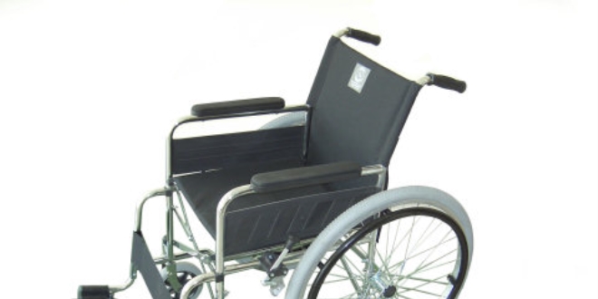 Engelliye tekerlekli sandalye alma artyla uzlatlar