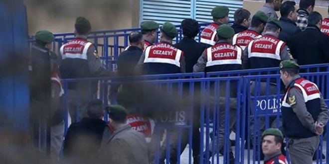Mahkeme Başkanı: Dolarları saklamaya nasıl cesaret ettin?