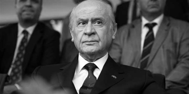 Bahçeli: Başbakan'ın 'Bozkurt işareti' eline yakışmış