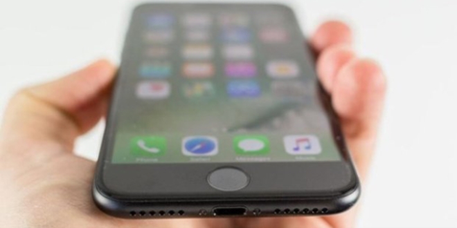 Apple, iPhone'un batarya sorununu aktrmadan zd!
