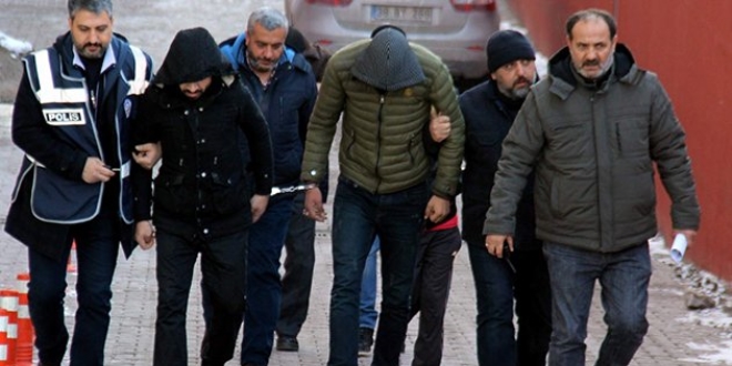 Cinayet şüphelisi 1'i kadın öğretmen, 4 kişi yakalandı