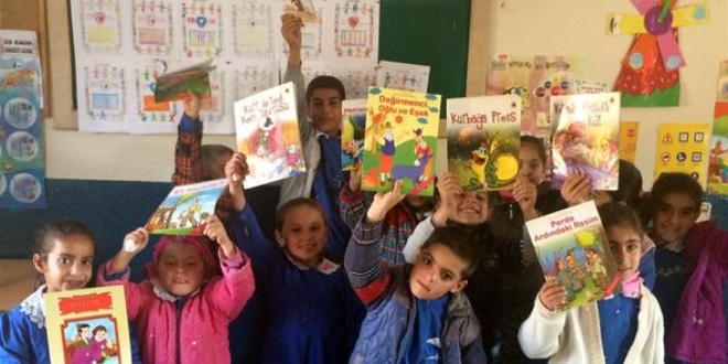 Gençlerden köy okullarına 15 ayda 19 kütüphane
