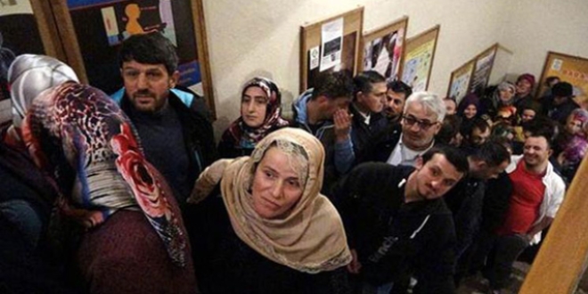 2 bin kişinin işe alınacağını duyan sıraya girdi