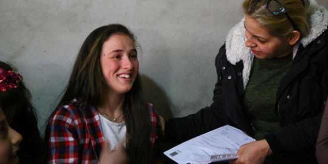 Ayten hasret kaldığı okuluna kavuştu