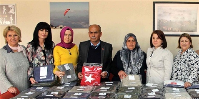 Şehit annesinden Mehmetçiğe anlamlı hediye