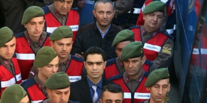 'Diz çöküp, el bağlayıp fotoğraf çektirmedim'