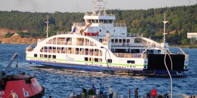 Çanakkale'de yoğun sis nedeniyle feribot seferleri durdu