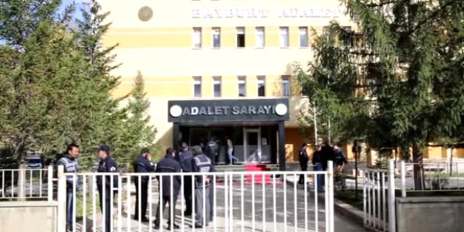 Bayburt'ta tutuklu 1 MEM personeli tahliye edildi