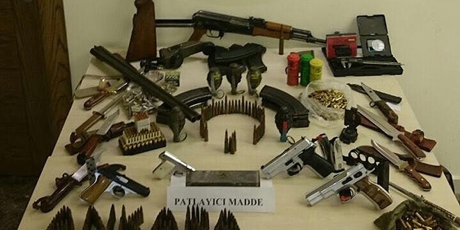 Emekli albayın evinden cephanelik çıktı