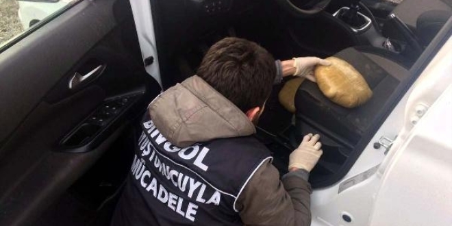 Aracında esrar ele geçirilen astsubay tutuklandı