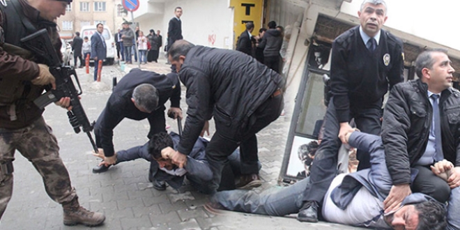 Alacak vercek kavgasına Bakan'ın korumaları müdahale etti