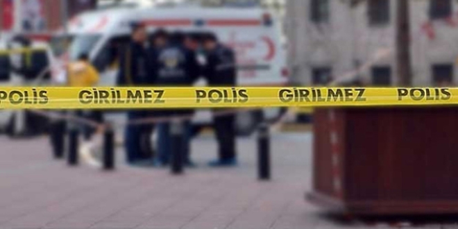 Emekli polis memuru evinde öldürüldü