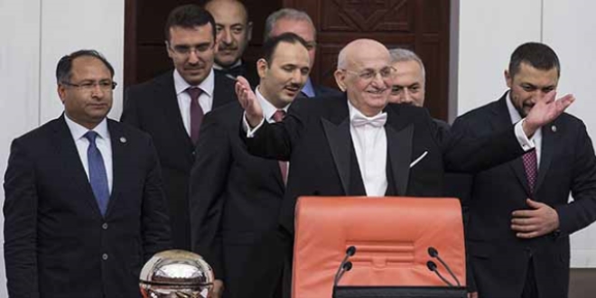 İsmail Kahraman 2 ay sonra ilk kez Meclis'te