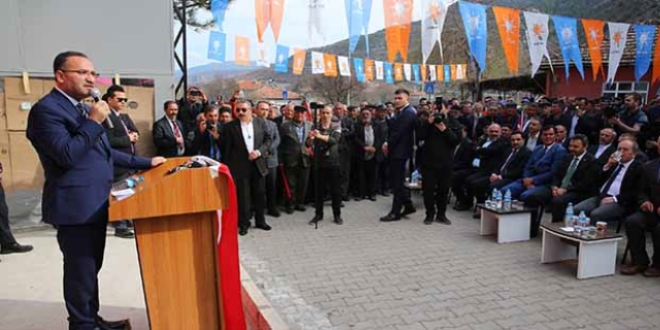 'Türk düşmanlığı üzerinden iç politika yapıyorlar'