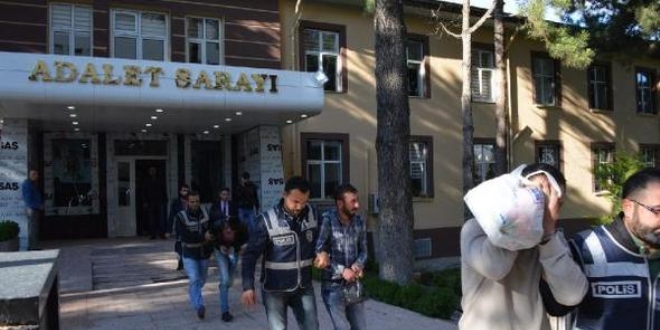 Niğde'de 30 sanıklı FETÖ davasında 5 kişi tahliye edildi