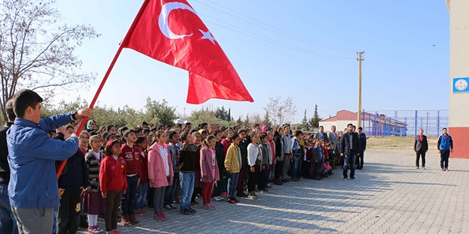 Depremzede öğrencilerin ilk dersi deprem tatbikatı oldu