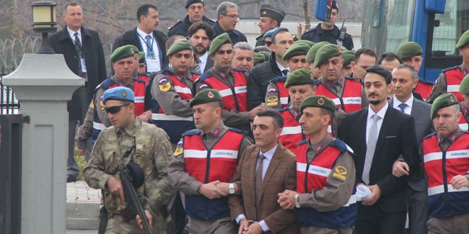 'Boyacı gibi gitmeyeyim diye binbaşı rütbesi taktım gittim'