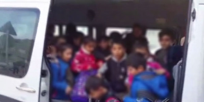 17 kişilik öğrenci servisinden 48 kişi çıktı