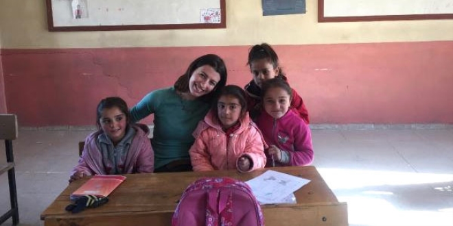 Kadın doktor öğrenciler için kitap topladı