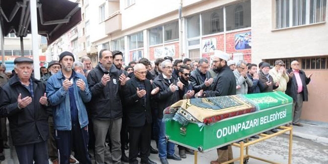 Alkolden zehirlenen 2 vergi memuru hayatını kaybetti