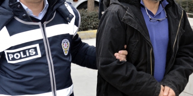 3 ilde 1'i defterdar 9 kamu çalışanı gözaltına alındı