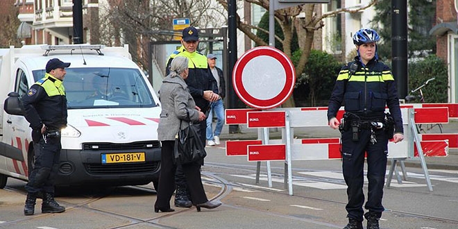 Bakan Kaya'nın aracı Hollanda girişinde durduruldu
