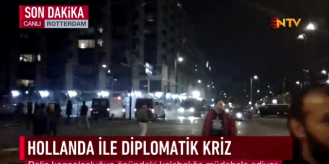 Hollanda polisi, vatandaşlara müdahalede bulundu