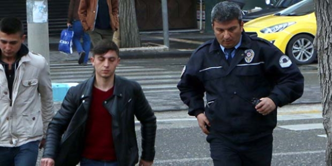 Kimliğini kaybeden öğrenci, YGS'ye polisin yardımıyla girdi