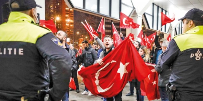 Hollanda, devlet olmayı Osmanlıya borçlu