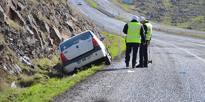 Şanlıurfa'da minibüs ile otomobil çarpıştı: 7 yaralı