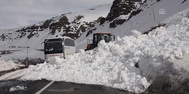Ağrı-Van kara yolu ulaşıma kapandı