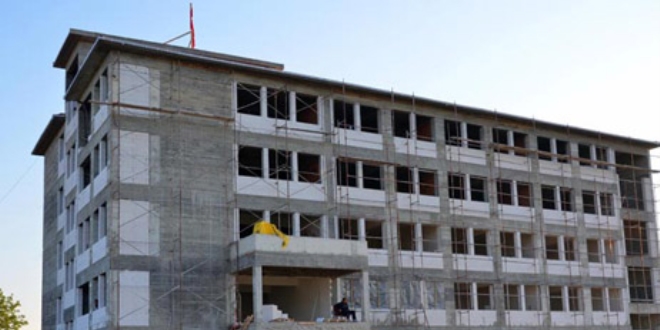 Okul yapımı için yüzüğünü bağışladı