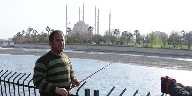 Oltaya balık yerine kalaşnikof takıldı