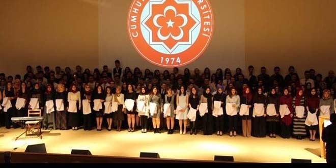Sivas'ta 165 tıp fakültesi öğrencileri beyaz önlük giydi