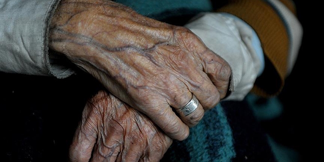 FETÖ'cüler yaşlı kadını dolandırarak evini elinden almış