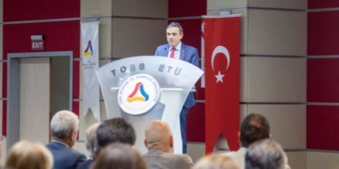 'Kelimelerin içleri doldurulmadan modaları geçiyor'