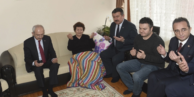 Kılıçdaroğlu'ndan oyuncu Çorumlu'ya taziye ziyareti