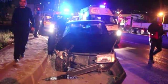 Askeri araçların geçişi sırasında trafik kazası: 4 yaralı
