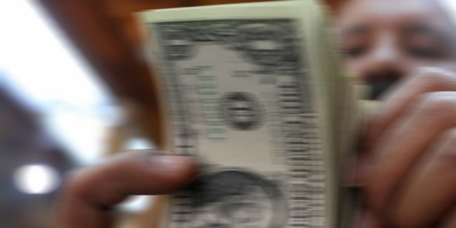Üniversite'nin 18 milyon dolarını kendi hesabına geçirmiş