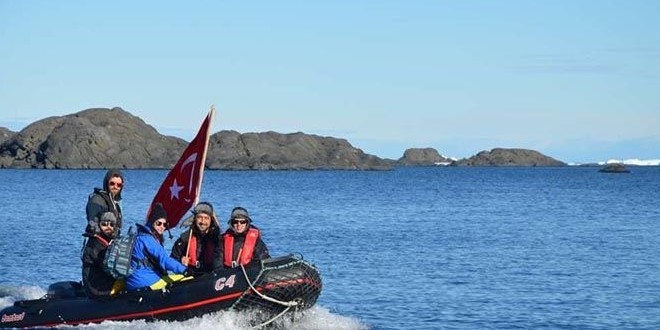 Türk Bilimadamlarından Antartika pozu