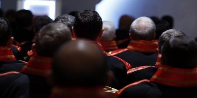 İzmir'de gözaltına alınan hakim ve savcı sayısı 23'e yükseldi