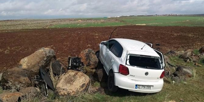 Devrilen otomobilin sürücüsü hakime yaralandı