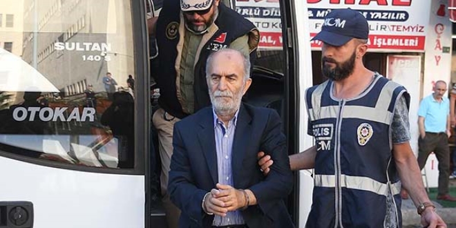 Validen himmet veren FETÖ'cülere silah ruhsatı yardımı