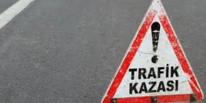 Durdurmak istediği traktörün altında kalarak öldü