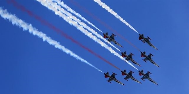 'Türk Yıldızları' Çanakkale semalarında gösteri yaptı